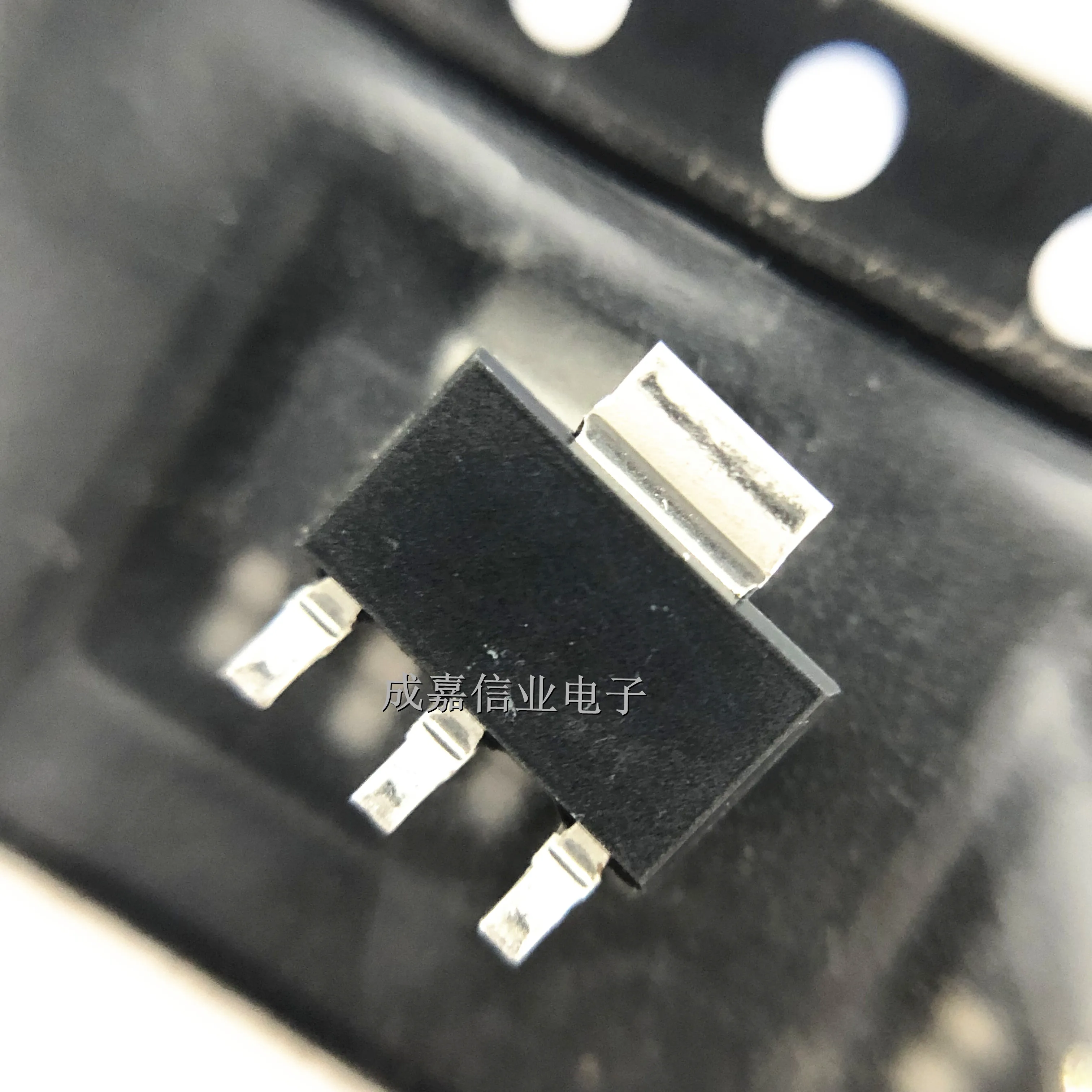 10pcs/Lot LM1117IMPX-3.3/NOPB SOT-223-4 MARKING;N05B LDO Voltage Regulators 800MA 3.3V Operating Temperature:- 40 C-+ 125 C