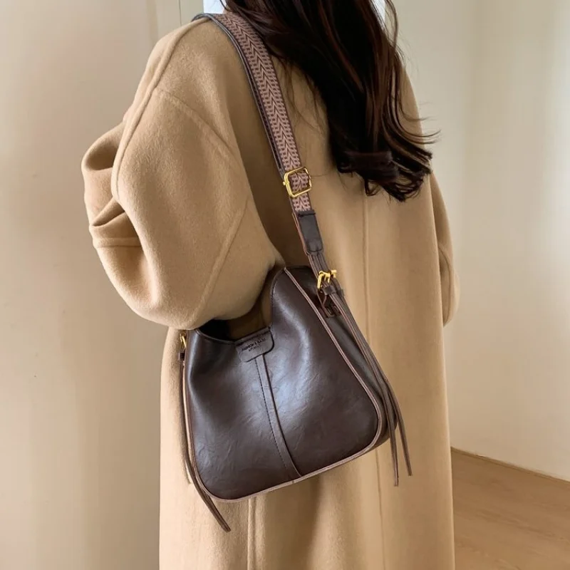 

Elegant Ladies Handbag Made Of Calfskin Leather Featuring Elegant Costa Rica Casual Vintage Lightweight Daily Style