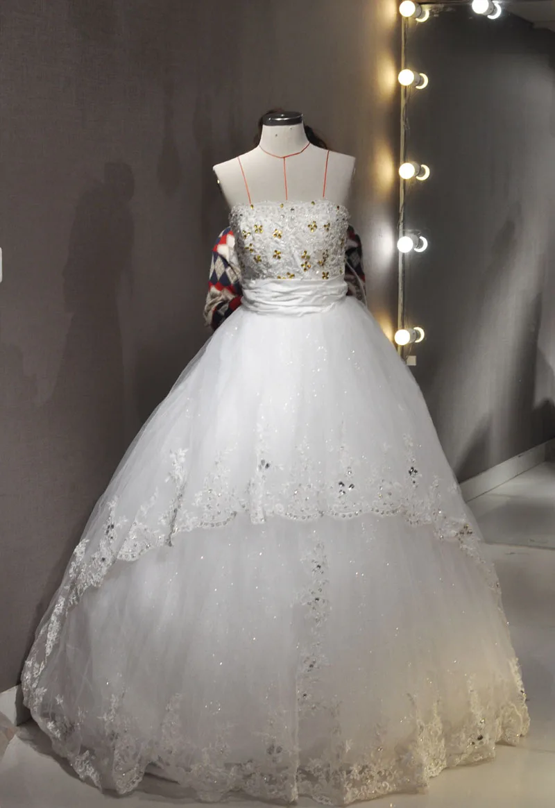 

New Heavy Embroidery Tulle Wedding Dress with Train Strapless Fluffy Style for Photo Shoots And Adult Ceremonies Affordable