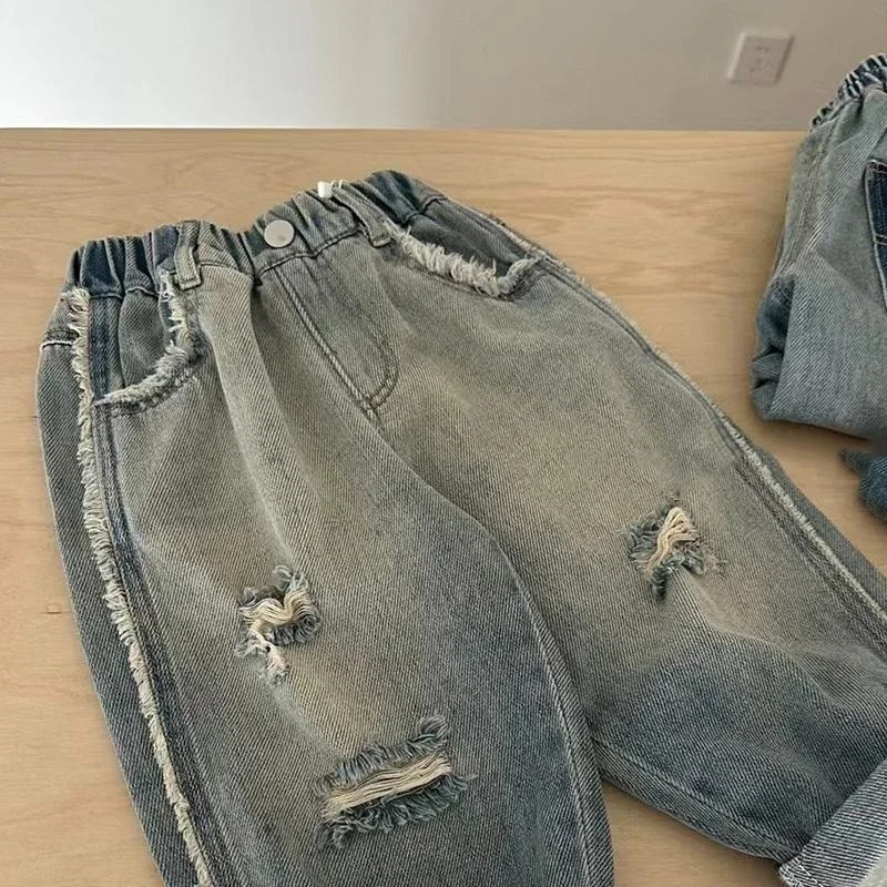 소년 복고풍 찢어진 청바지 2025 신제품, 저렴하고 고품질, 멋지고 2-8세 소년이 캐주얼 바지를 입는 데 적합