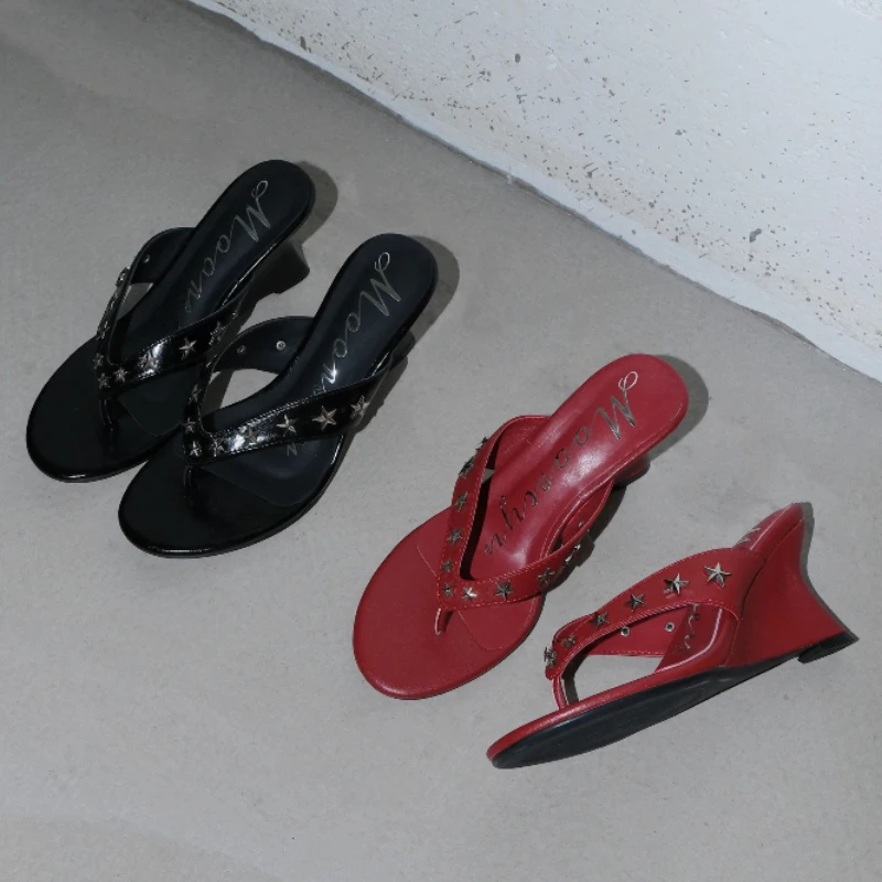 2026 Neue Damen-Sandalen mit Dickem Absatz und Luxuriösen Metallverzierungen Sommer-Damen-Strandsandalen Rutschfeste Outdoor-Modepantoffeln