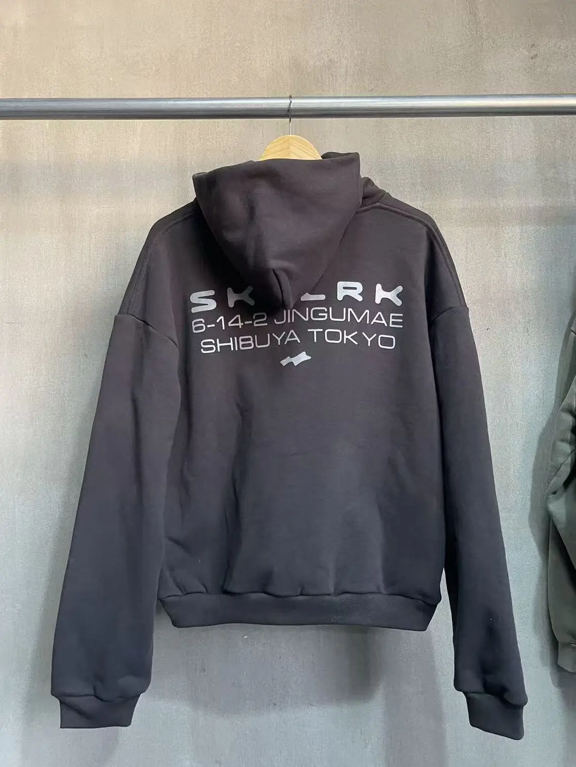 

Justin Bieber Skylrk Tokyo up Limited Grey Fleece Hoodie Casual Loose Fit Long Sleeve Breathable Deformable Short Model