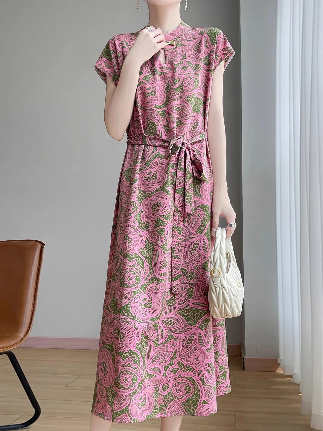 Col montant à imprimé floral ort Sve Long Dr femme modifiée Dr rose imprimé froncé taille bouton détail Su...