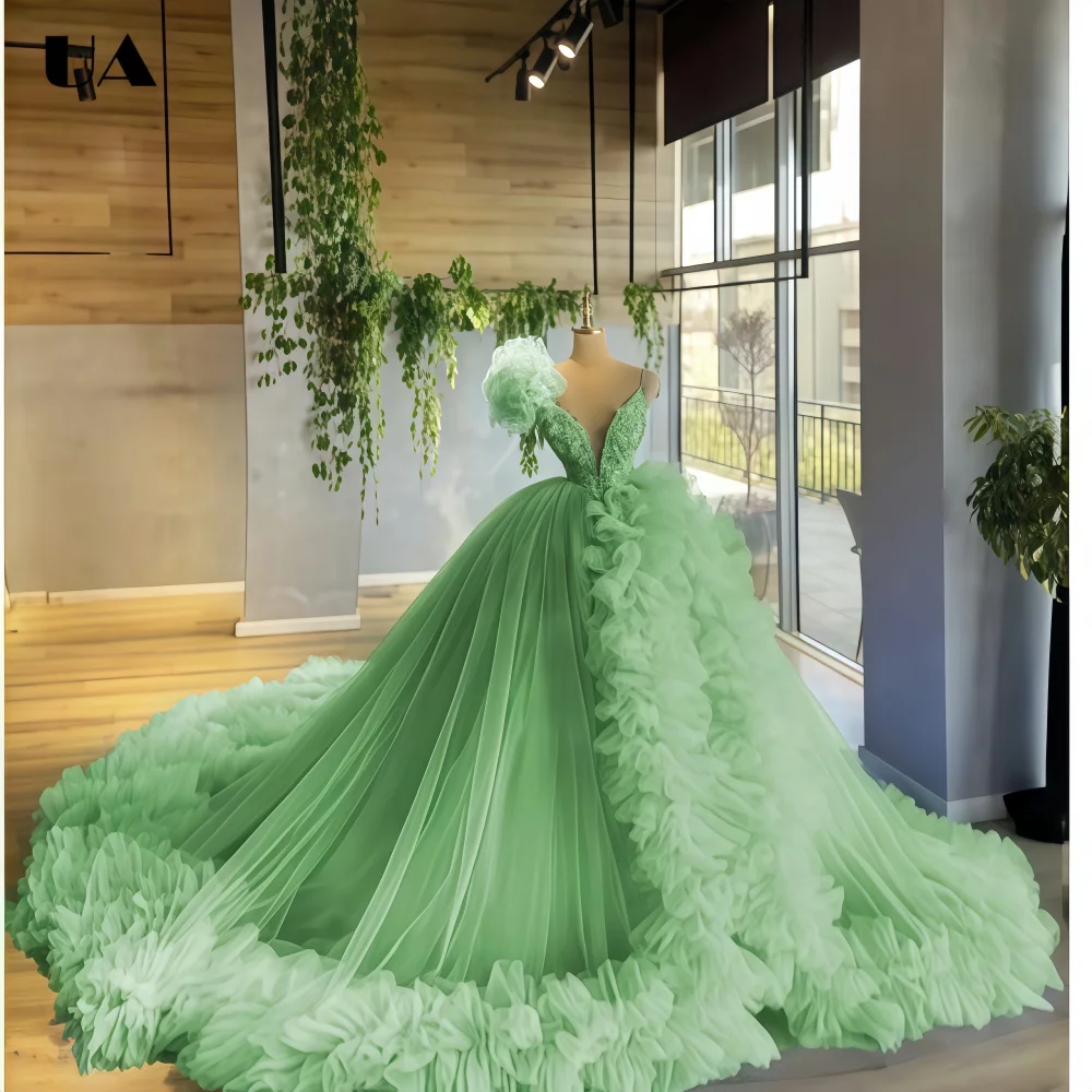

ULBYANRY Customized Mesh Tiered Ruffled Sweet 15 Dress, Fashionable V-neck Quinceanera Dress, Elegant Spaghtti Strap Ball Gown