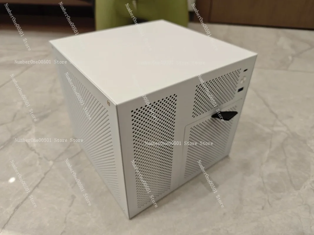 

Корпус Ursa Minor для 4 дисков NAS с платой расширения, блоком питания SFX/SFX-L, материнской платой ITX, цвет Flying Bull Black, Synology