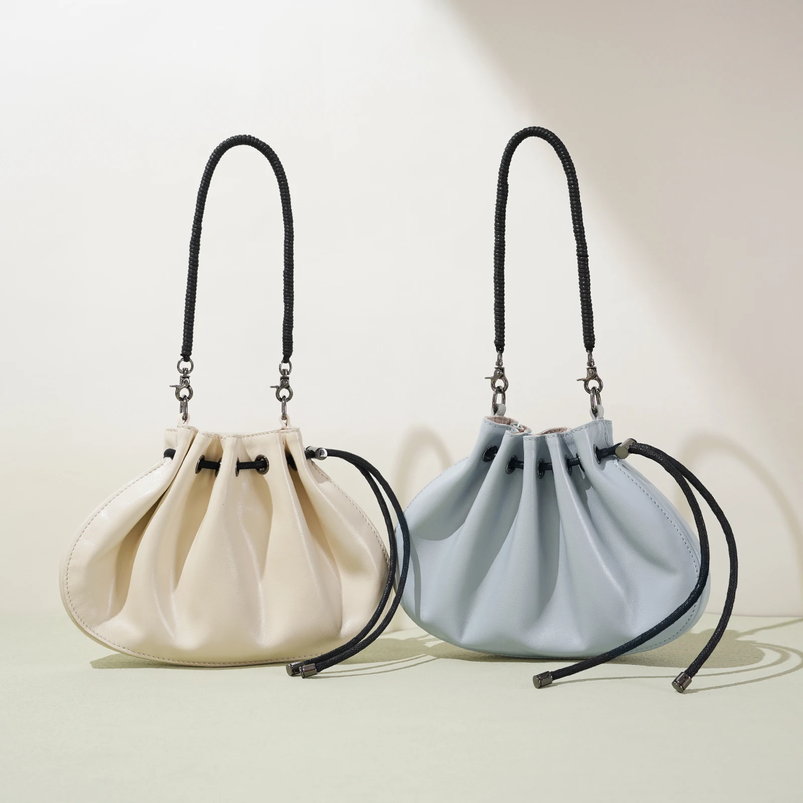 

2025 Luxury Designer Blue Leather Women Handbag Lightweight Drawstring Tote Niche Mini Crossbody Bag Premium Fashion Shoulderbag