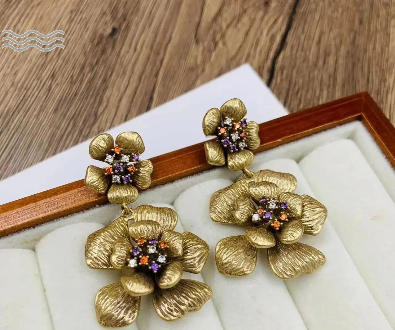 New fashion vintage three-dimensional petal brass gold plated zirconium earrings women's light luxury antique pendant earrings