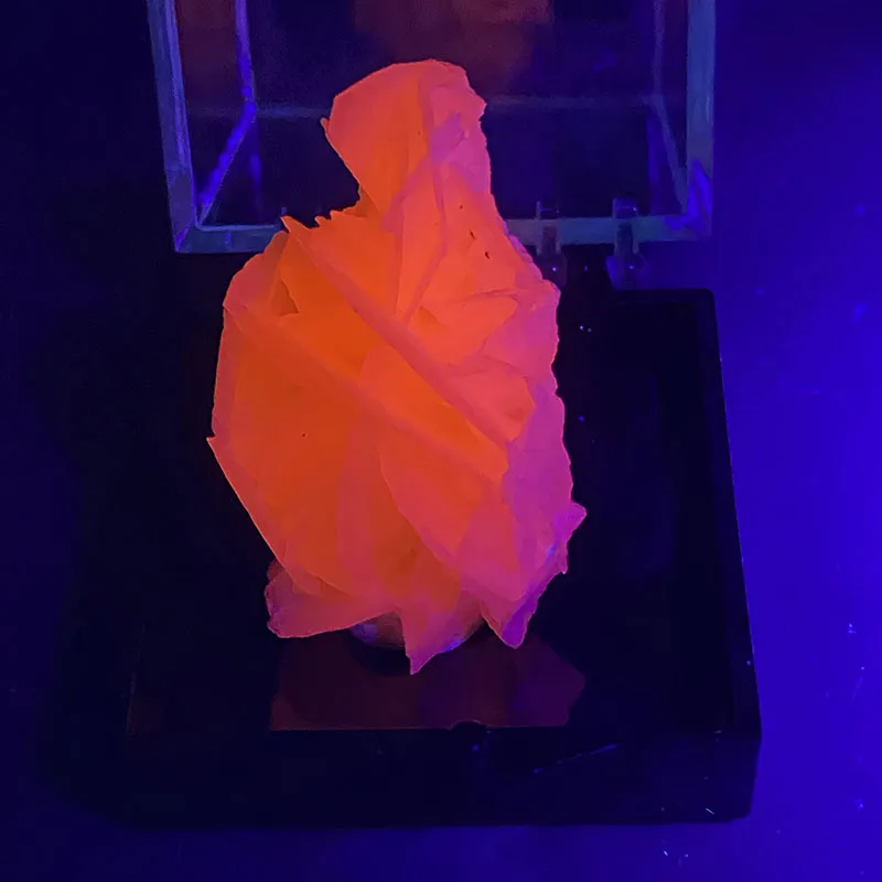 100% natural white flake calcite (fluorescent effect pink) raw stone mineral specimen healing crystal  +Box szie:35*35*35mm