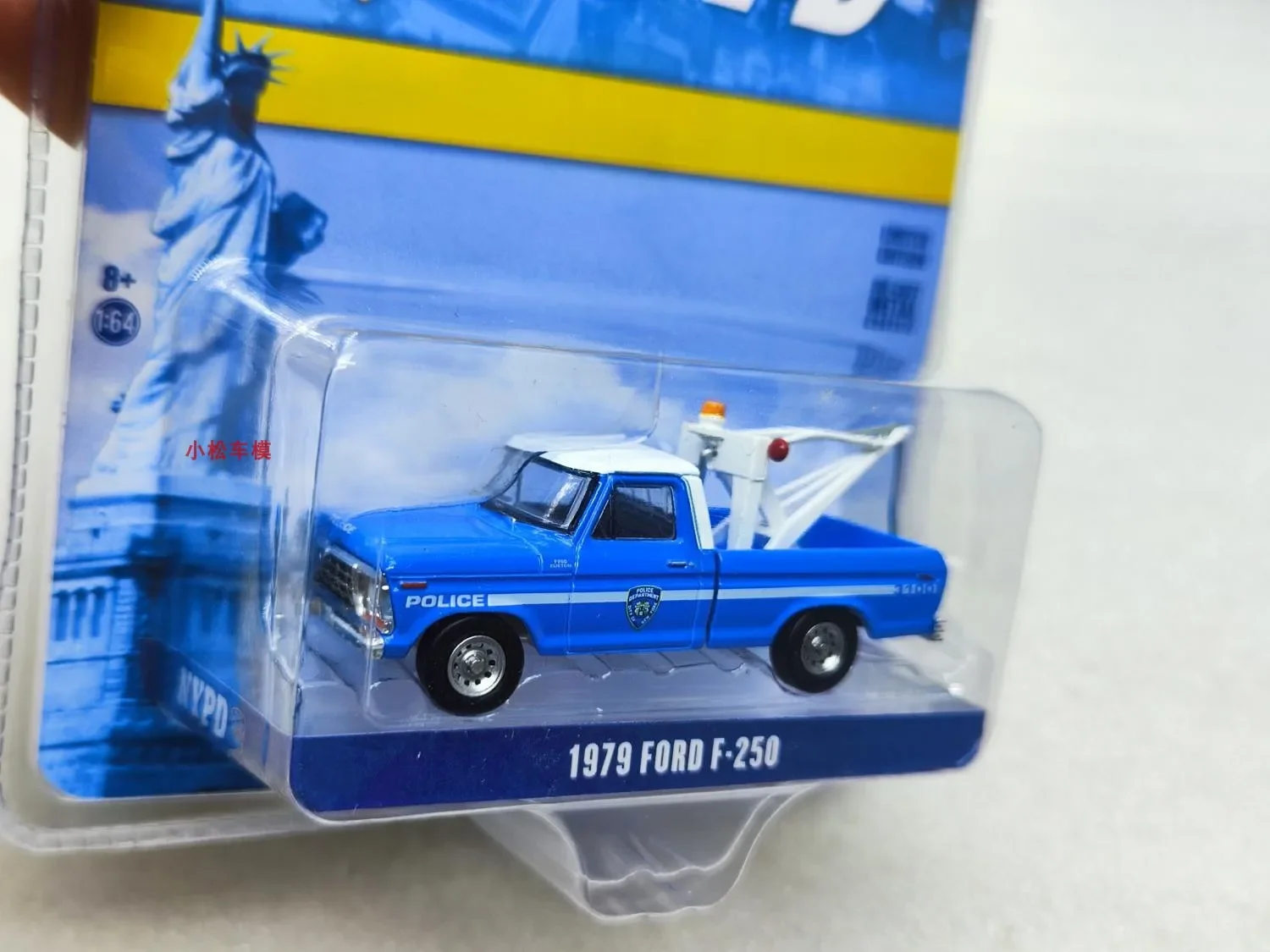 1: 64 1979 Ford F-250 w Tow Hook Ford Pickup Rescue Trailer Alloy car model collection gift ornaments