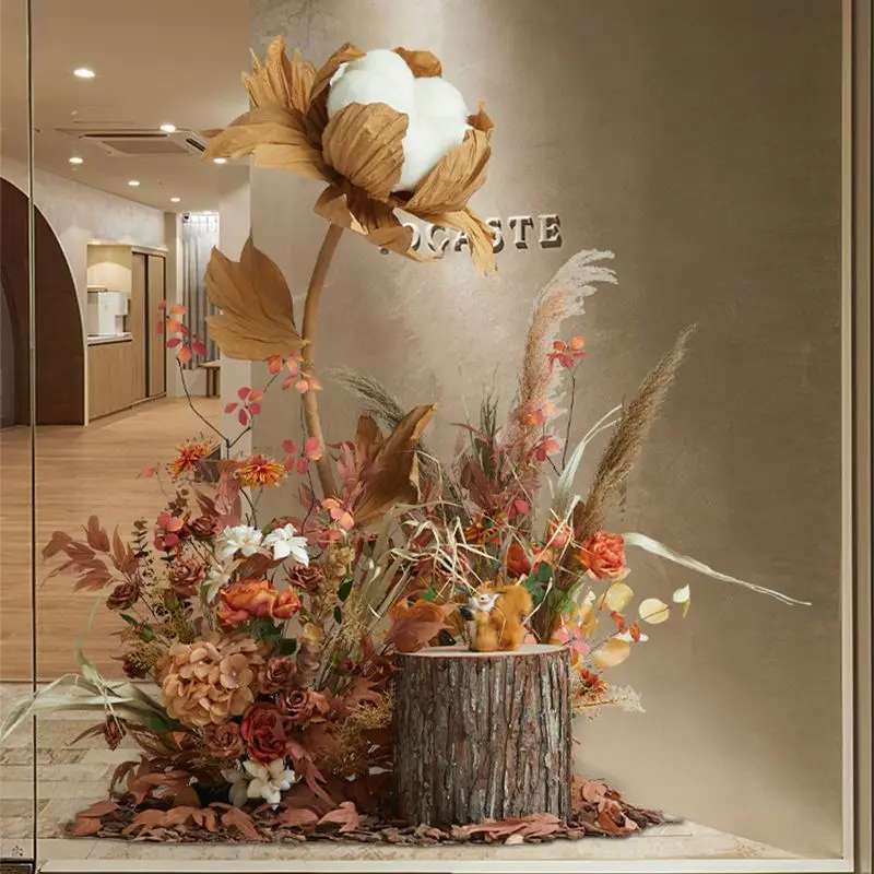 زخارف القصب، والزهور المزيفة في نوافذ متجر الملابس، والديكور الداخلي للمناظر الطبيعية #2