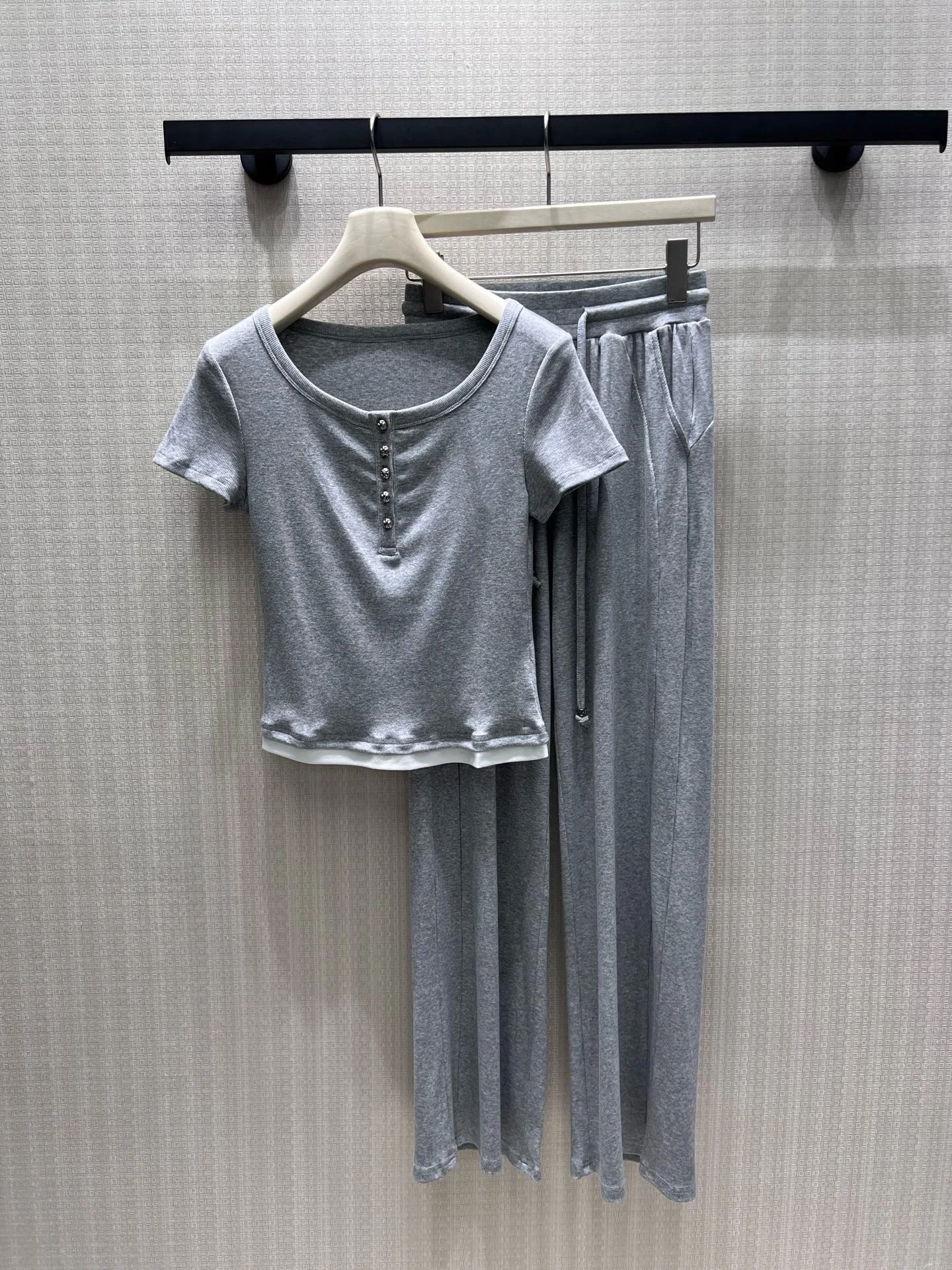 26 Spring/Summer Collection - Casual Two-Piece Set, Short T-shirt, High-Waisted Wide-Fitting Pants, Elasticized Stretch Waist