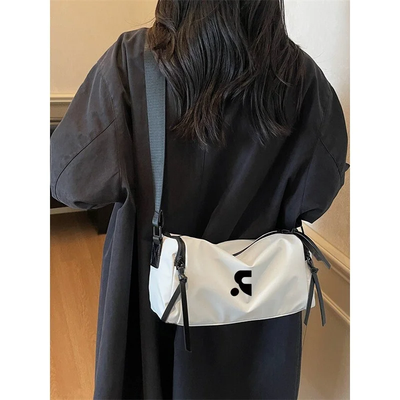 bolso-bandolera-casual-con-forma-de-dumpling-gran-capacidad-mochila-para-mujer-bolso-de-hombro-diseno-practico-para-llevar
