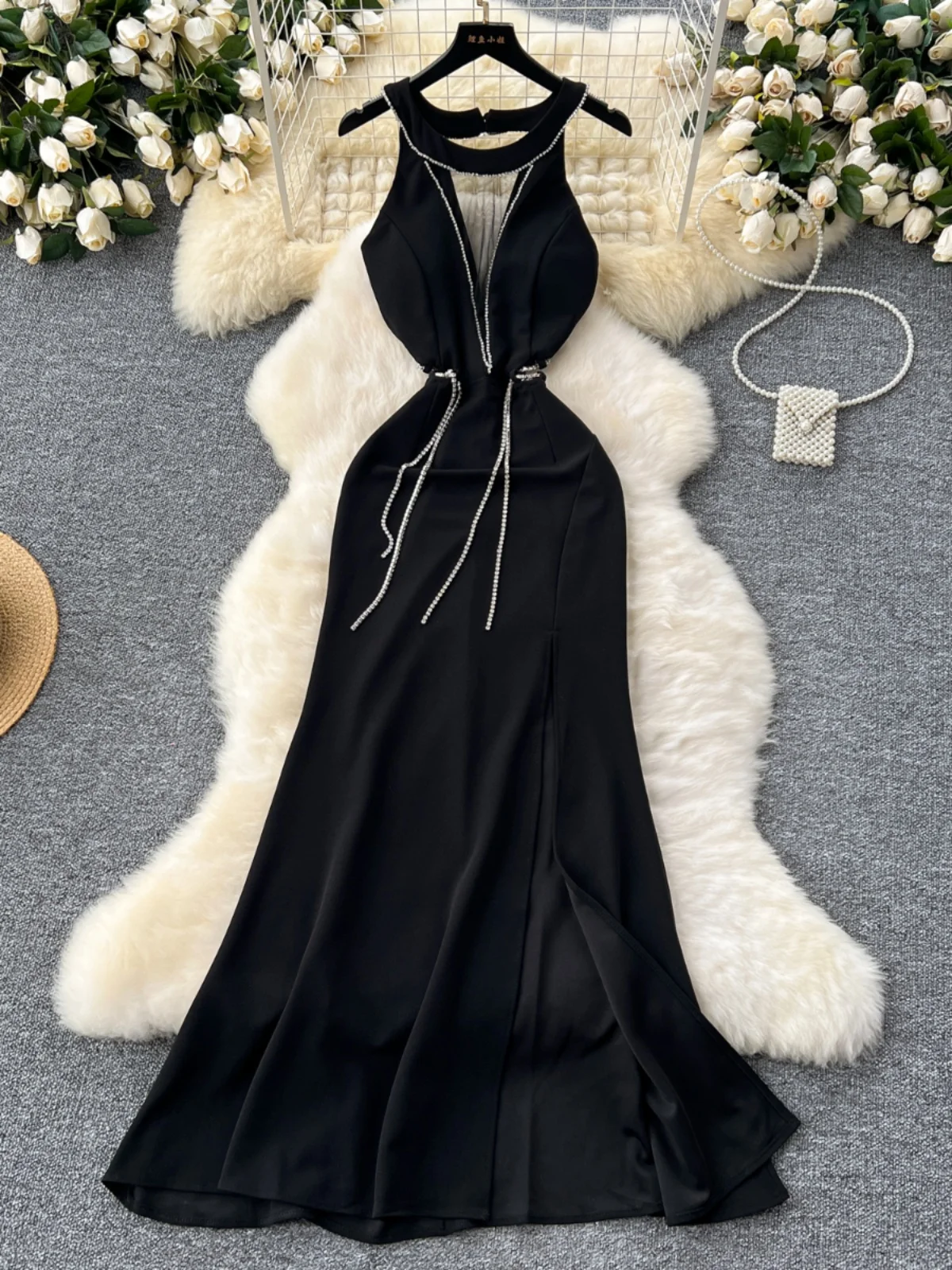 Elegant Evening Gown with Deep V-Neck See-Through Lace Splice Hanging Neck Diamond Embellished Velvet Mermaid Skirt Dress