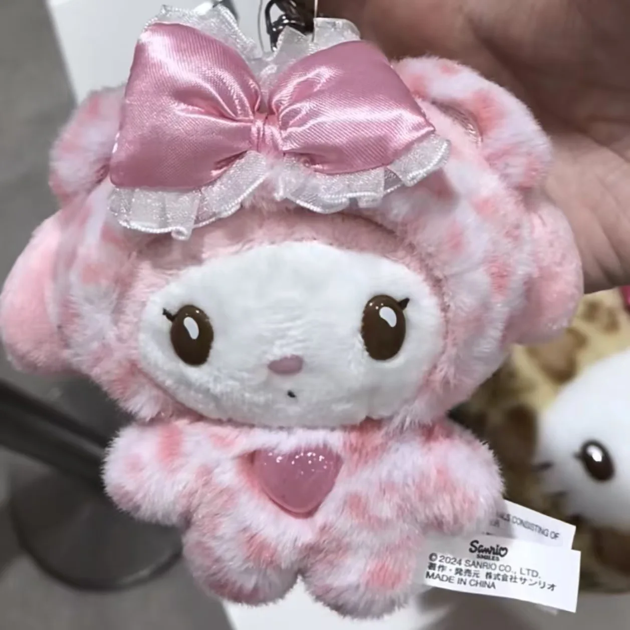 Sanrio Leopardenmuster Bär Serie Hello Kitty Schlüsselanhänger Anhänger Cartoon Kitty Katze Plüsch Puppe Anhänger Schlüsselanhänger Tasche Geburtstagsgeschenke