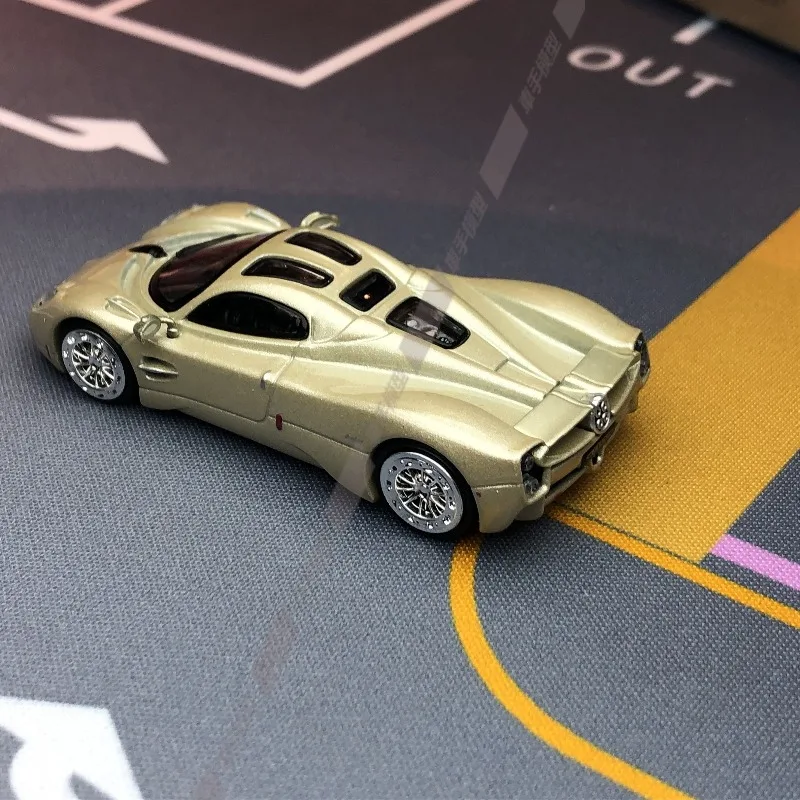 TARMAC WERKT 1/64 Pagani Utopia Rinascimento Legering Motorvoertuig Speelgoed spuitgieten Metalen Model Collectie Jongen Kerstcadeaus