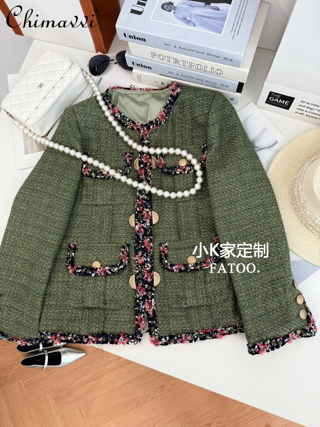 

Осень 2025 г., новая мода, элегантное светское ретро зеленое тканое твидовое короткое пальто с круглым вырезом и длинными рукавами, элегантная женская куртка, топ