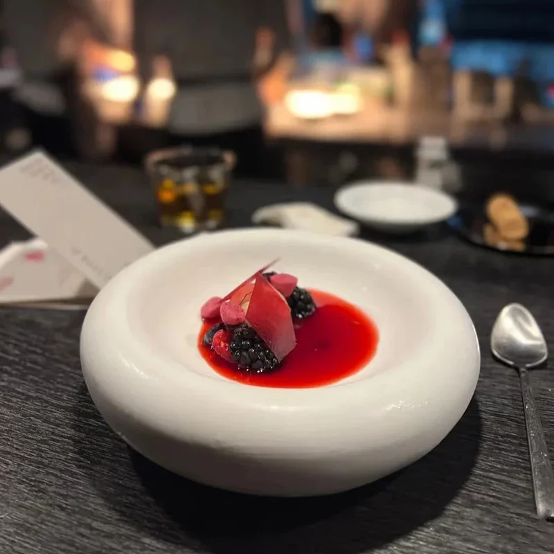 Creative Circular Ceramic Plate With Double Layer Insulation Western Dining Plate White Personalized Restaurant Soup Plate