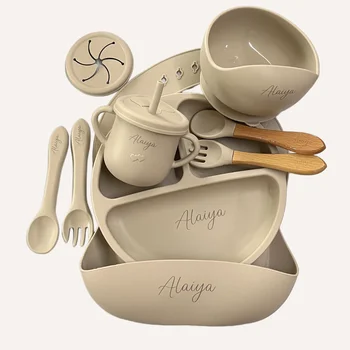 Personalizar Logo Nombre Bebé Silicona Comedero Set Ventosa Grabar Personalizar Tazón Plato Dividido Kid Cute Comer Vajilla Logotipo Personalizado con el Nombre del Niño Regalo