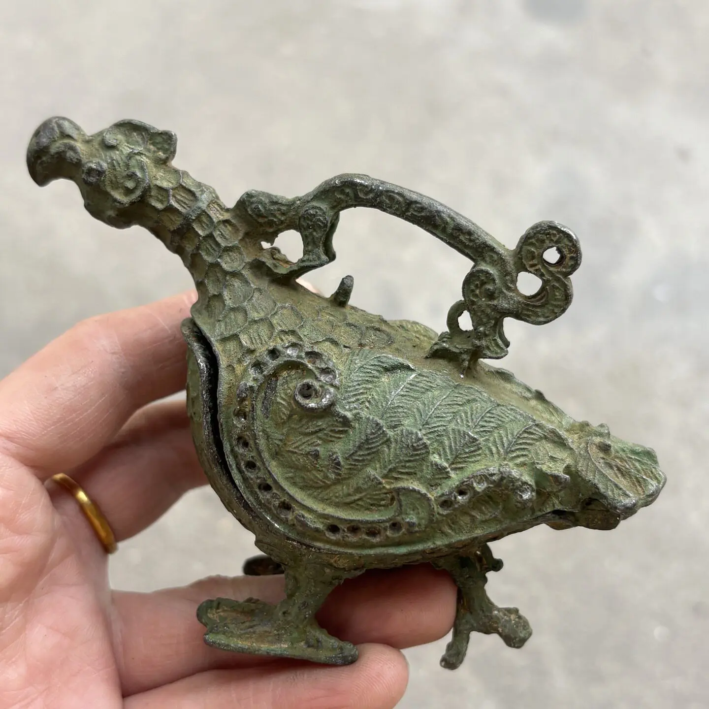 estatua-de-cobre-antiguo-de-aleacion-zhaoqing-con-diseno-de-pajaro-zun-vaso-de-vino-del-museo-de-primavera-y-otono-adorno-de-pajaro-marques-para-decoracion-del-hogar