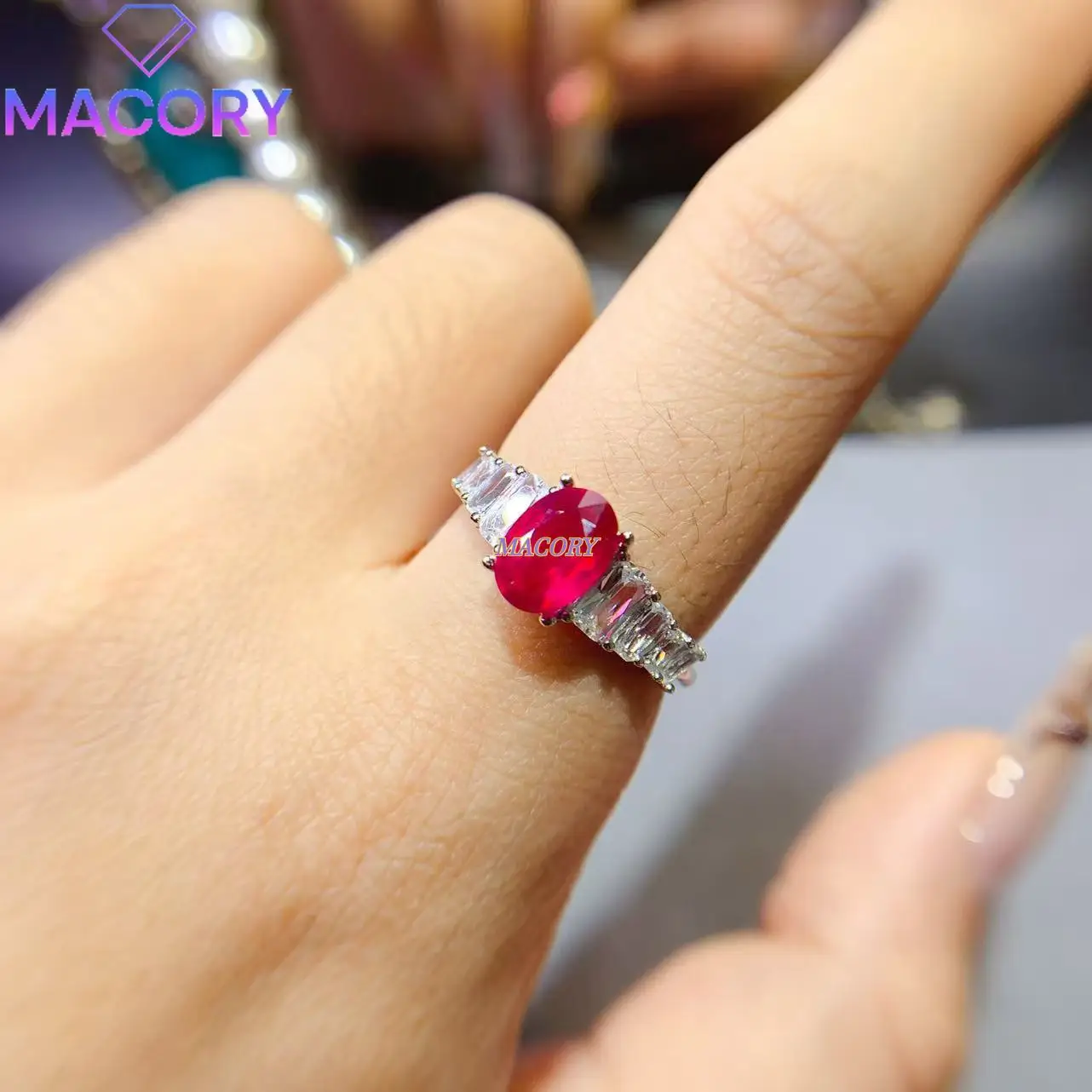 

Новое женское кольцо с рубином, серебро 925 пробы, чистый кристалл, стильный бутик, поставляется с сертификацией, 6×8 мм.