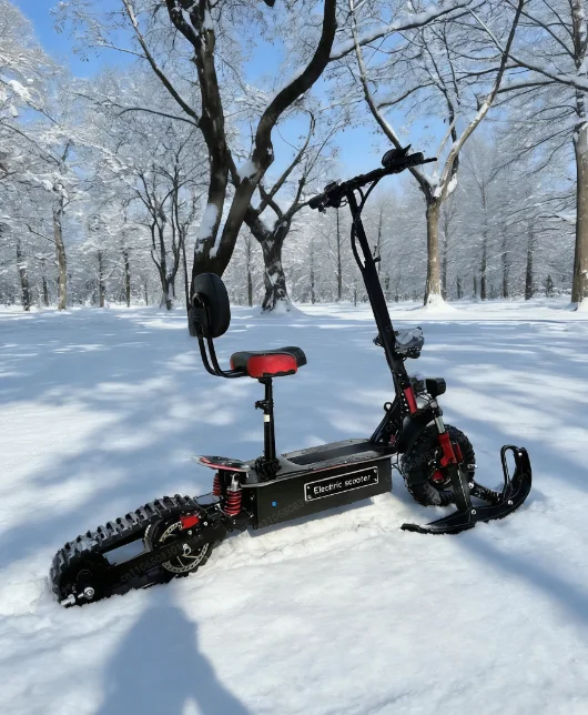Snow folding electric scooter with detachable wheels has a battery life of 50 kilometers, suitable for winter riding