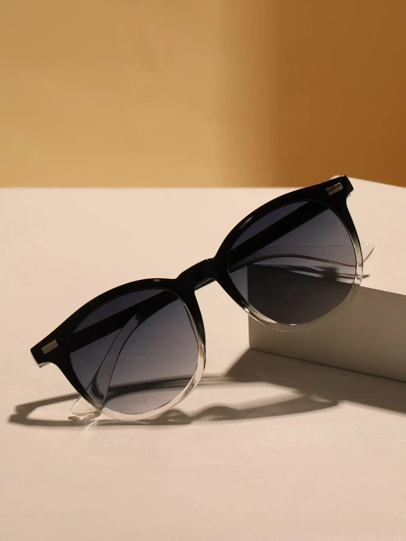 

Ombre Lens Round Frame Sunglasses for Women - UV400 Protection, Casual Outdoor & Travel Wear