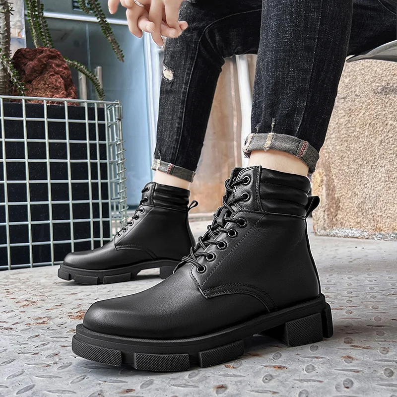 

Осенние и зимние мужские ботинки. Универсальный дизайн на толстой подошве. Уличная мотоциклетная и деловая офисная обувь из натуральной кожи.