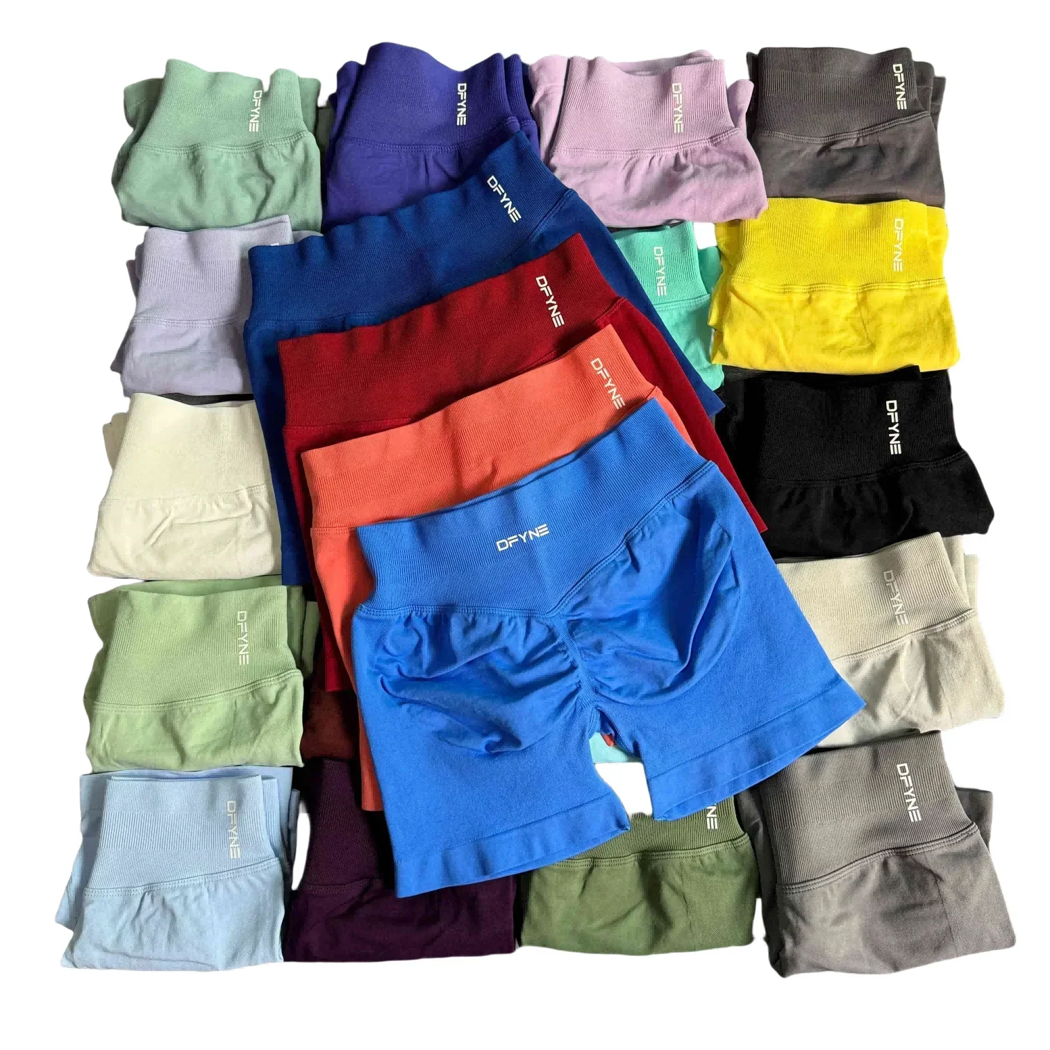 ロゴ付きインパクトショーツ 4.5 インチ ローウエスト シームレス ヨガショーツ うずくまるジムショーツ ワークアウト バイカー ショート ストレッチ フィットネス ショート