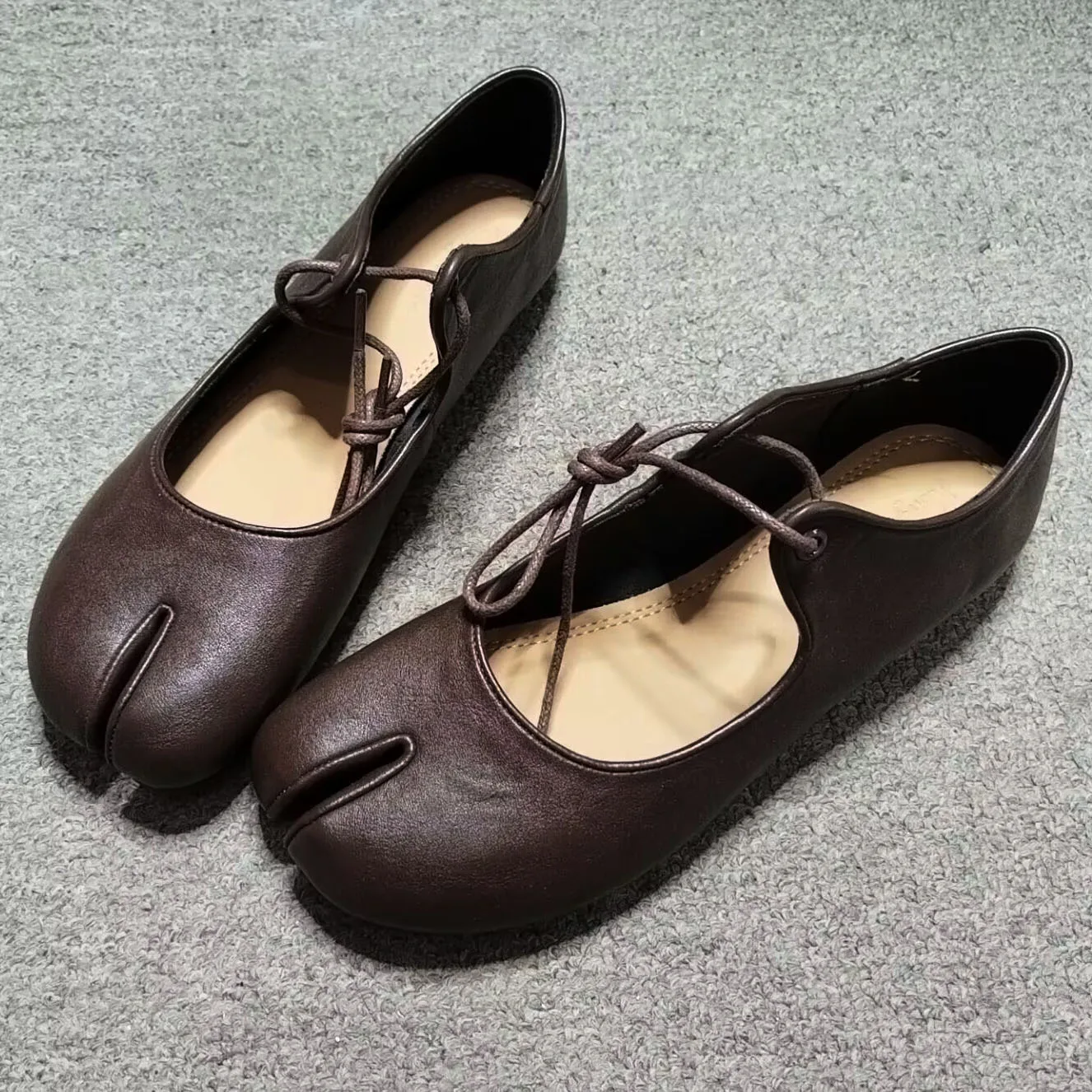 

IPPEUM Tabi Shoes For Women 2026 New Fashion Ballet Flats Split Toe Footwear