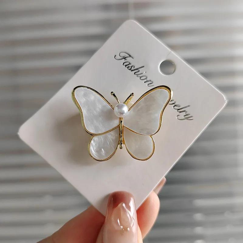Mother-of-pearl butterfly brooch for women, high-end and niche pearl brooch clothing