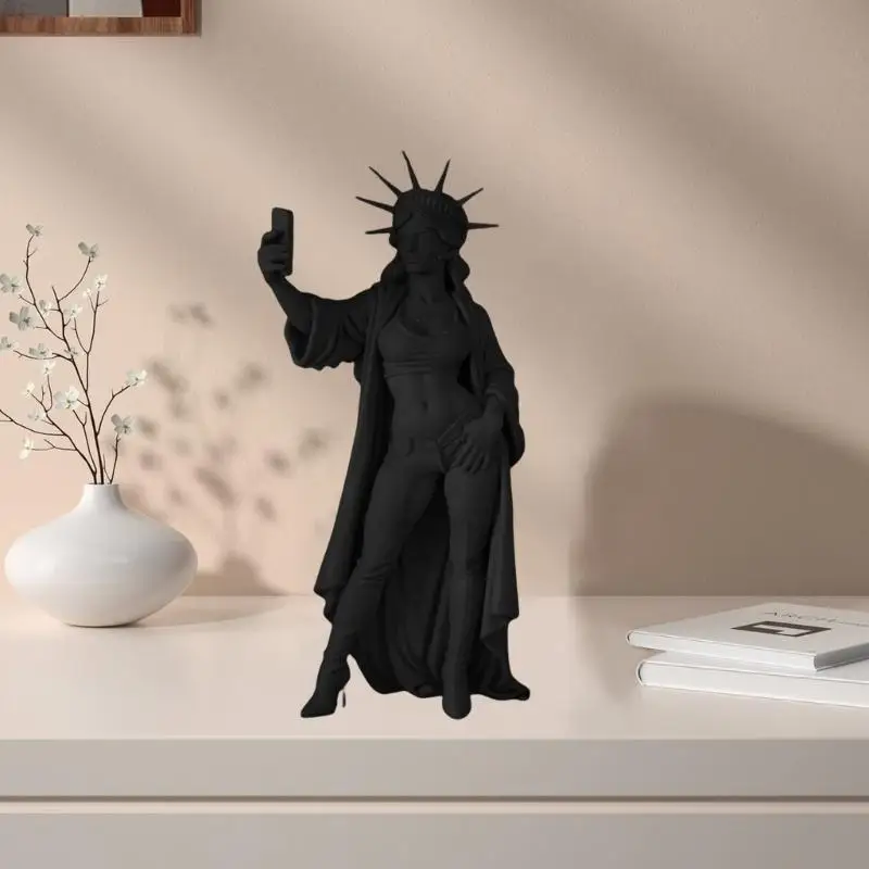 Patriotics Statue Of Liberties Holding Smartphone Decors Collectible Ornament