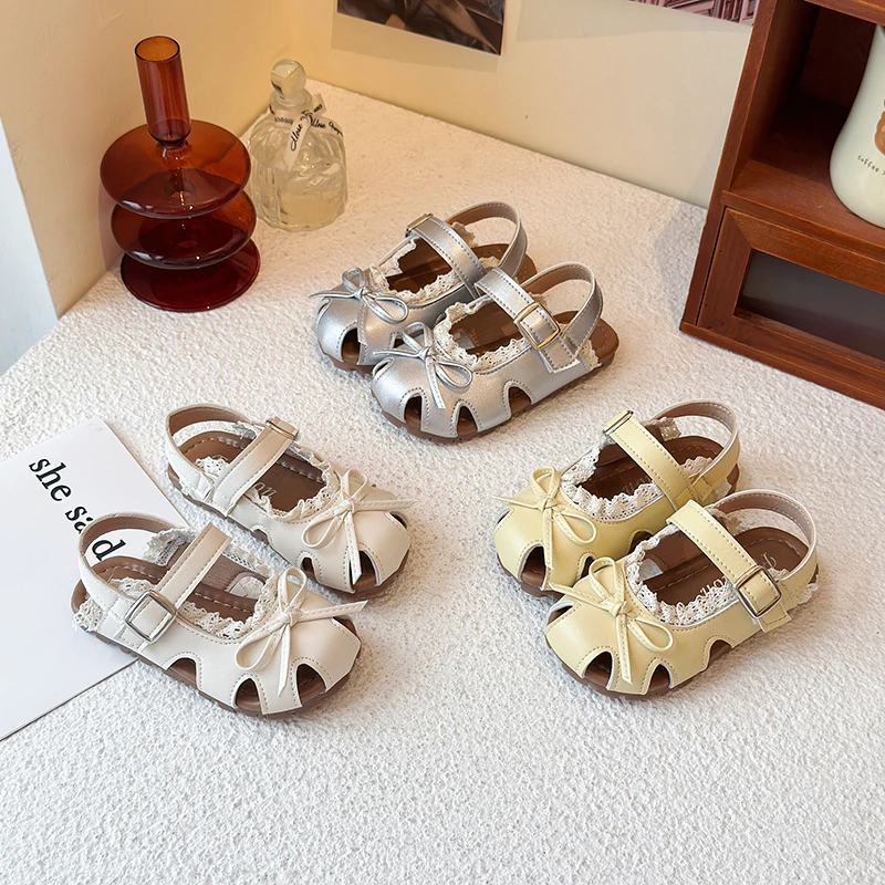 

Новые летние сандалии принцессы на мягкой подошве с кружевной отделкой для девочек. Стильные и станет юбками.