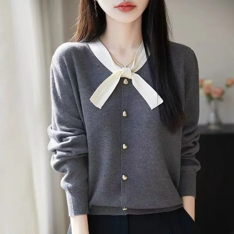 2025 sensación avanzada Top prendas de vestir exteriores delicado nudo de mariposa francesa bloque de Color alta simulación de punto chaqueta de mujer suéter nuevo