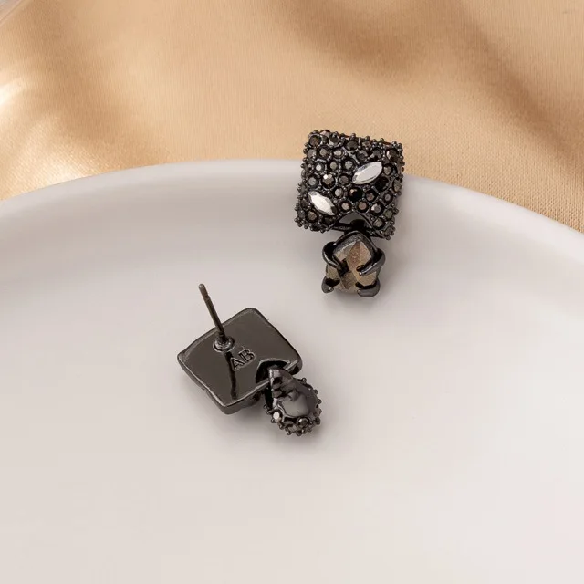 Genius Original Design Copper-plated Gold Irregular Full Diamond Earrings