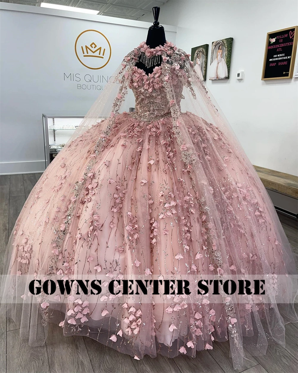 Glanzend Lichtroze 3d Bloemen Quinceanera Jurken Voor Meisje Met Kwastjes Cape Baljurk Jurk Voor Sweet 15 16 Sweetheart Luxe