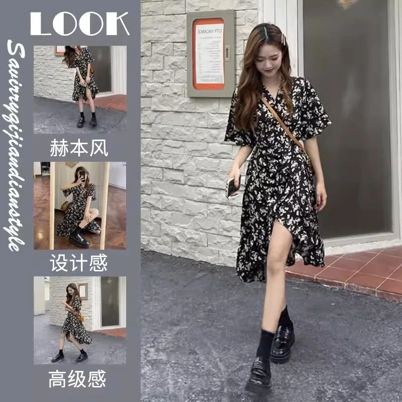 

2024 Summer Loose Hepburn Style Black Fragmented Flower Dress French Waist Waist Slimming Irregular Hem Split Dress for Women S7