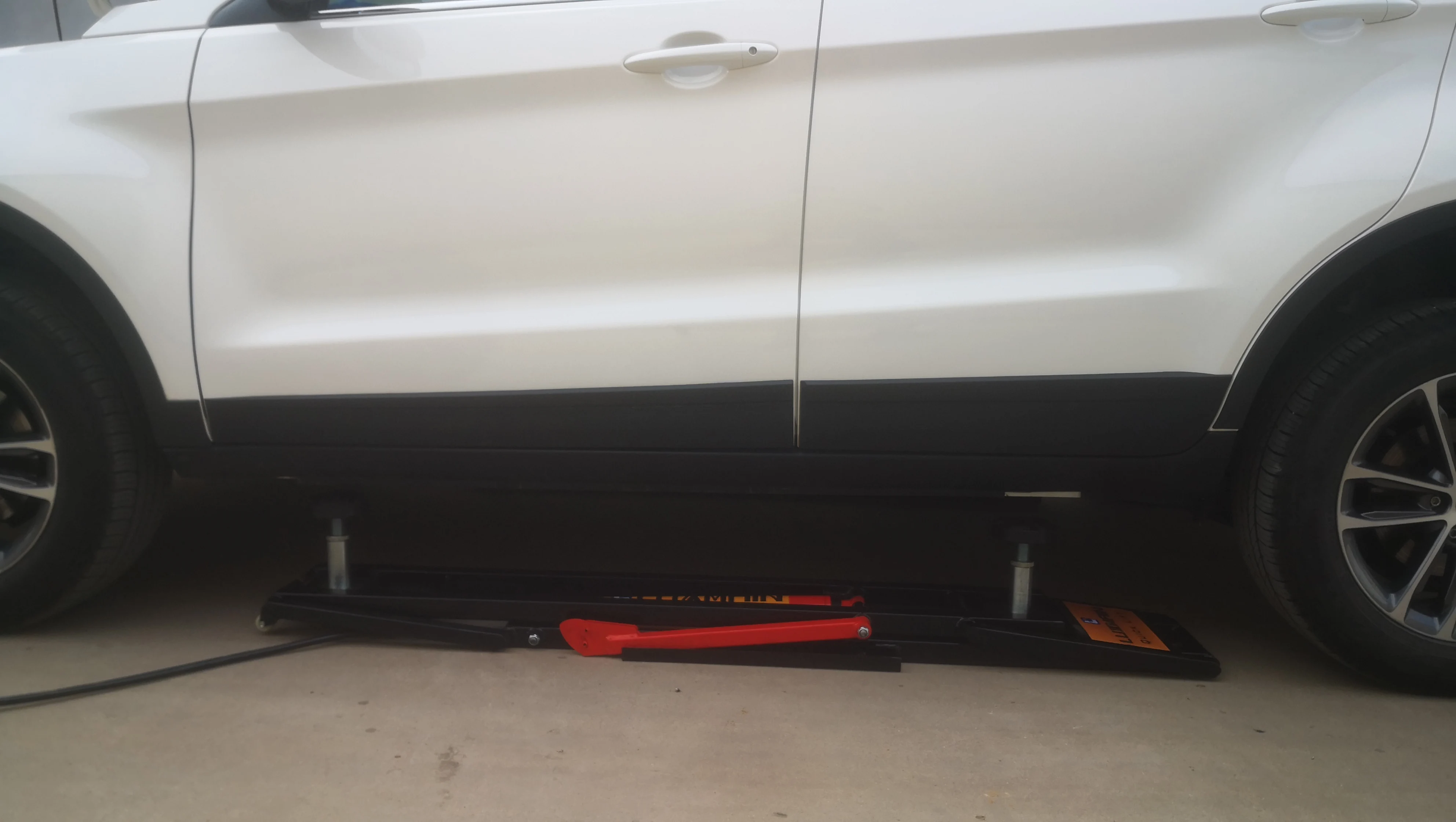 Quick Scissor Double Cylinder Hydraulic Car Lift Height Adaptors 2500kg Capacity For Vehicles Large Ground Clearance (SUV/Pickup