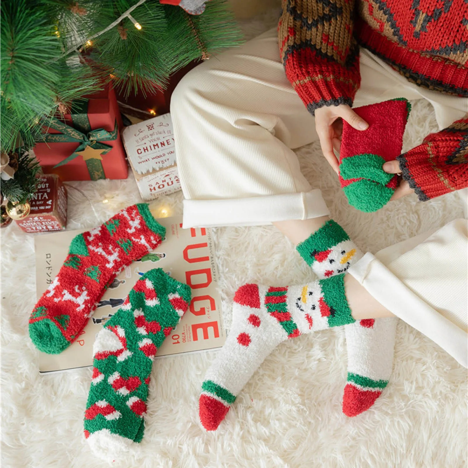 

Big Red Socks Fashionable Women's Socks Strong Wear Resistance Christmas Elements Soft Not Easily Fading Cotton Socks