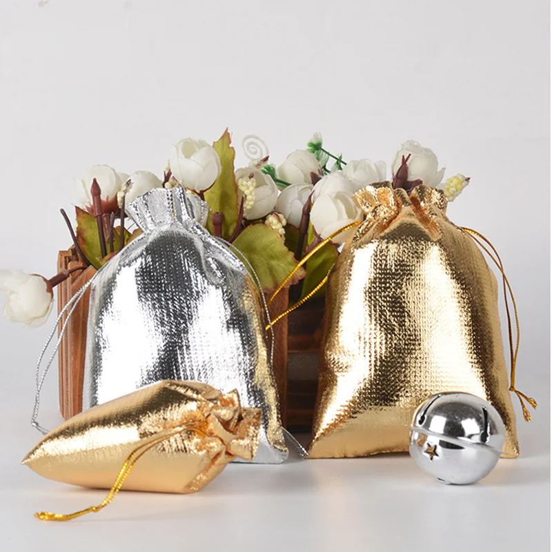 

50 шт./лот, золотые и серебряные тканевые сумки с отверстиями на шнурке, упаковочные сумки для ювелирных изделий, подарки на шнурке, свадебные сумки для конфет 10x15 см