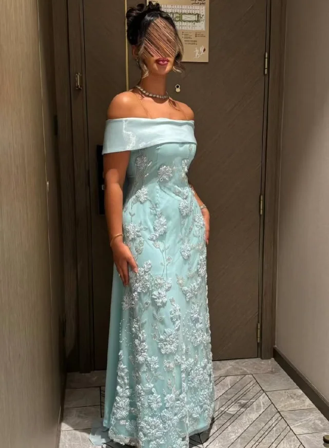 Op maat gemaakt Hoge kwaliteit Mouwloos Schouderafhangend Enkellengte Sweep Trein Gala Ruglooze Applicaties Vestidos De Gala فسات wwwة