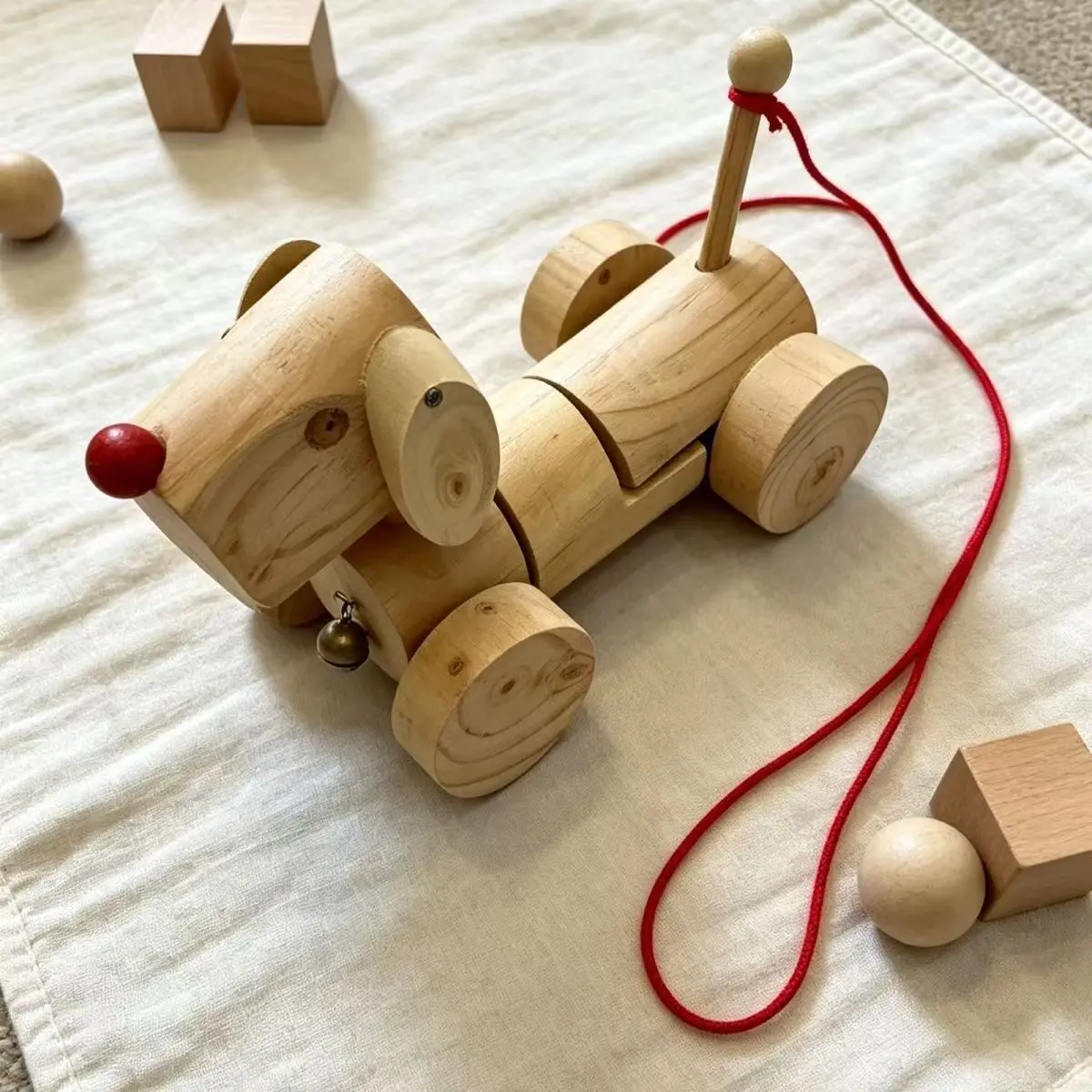 Handmade shaking of head shaking of brain dragging pulling of dog baby ornaments wooden home decoration crafts