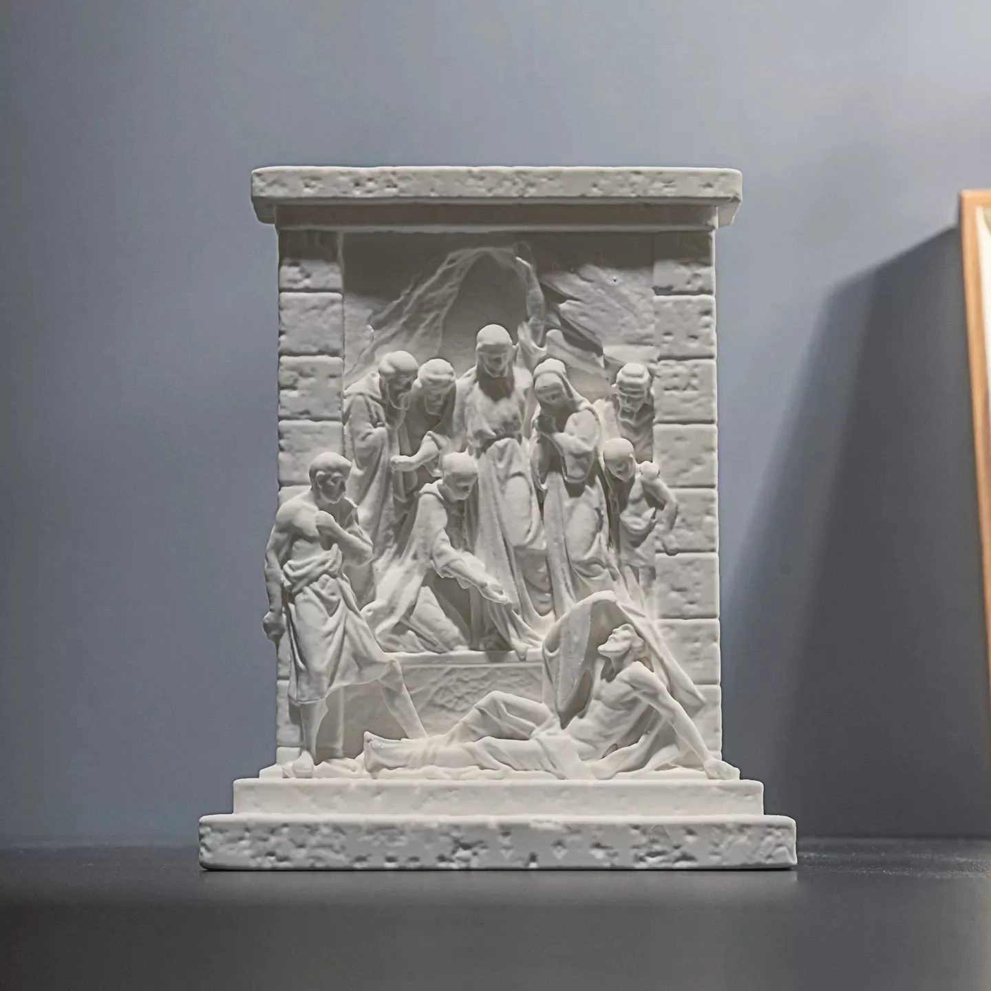The Raising of Lazarus Plaster Relief Sculpture European Classical Figure Vintage Desktop Decor Aromatherapy Diffuser Craft