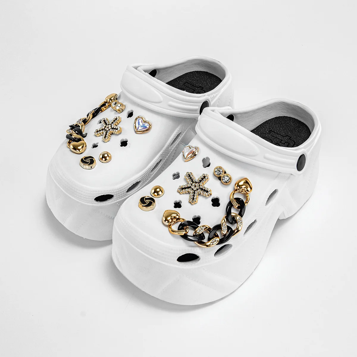 

New Fashionable Black and Gold Chain Heart-Shaped Hole Shoes, Versatile Non-Slip Sandals for Women in Summer