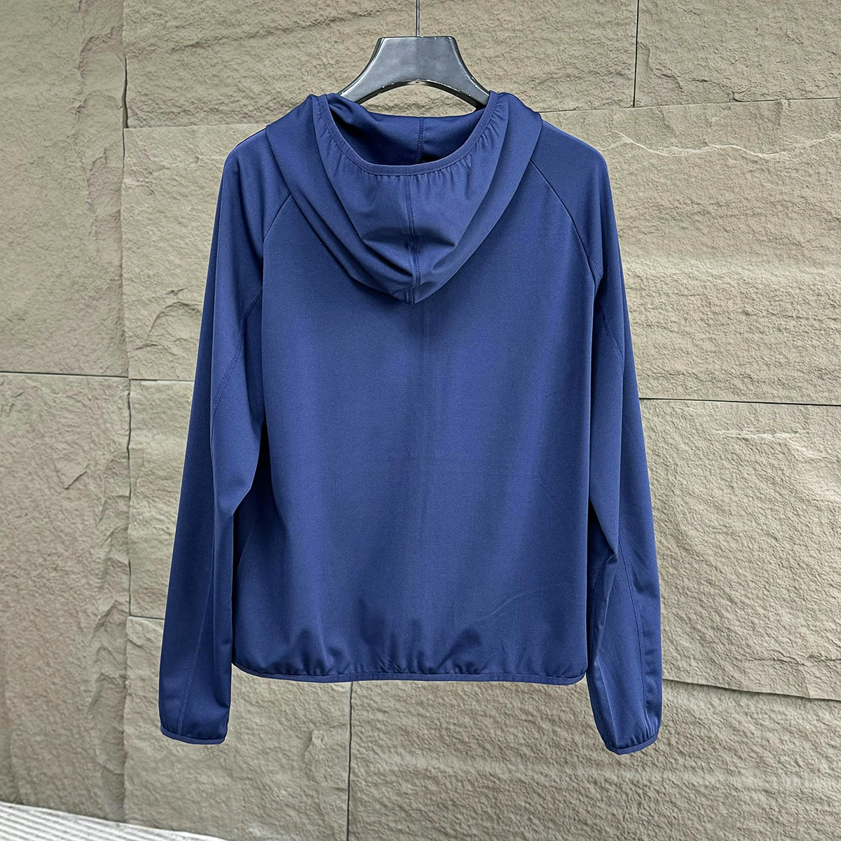 

Мужская спортивная тонкая лазерная перфорированная куртка для подмышек Ne ранняя осень прочная дышащая нейлоновая смесь полиэстера Long Sve