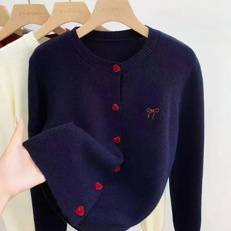 Ropa de mujer, cárdigan de punto con botones de amor Vintage, moda Otoño/Invierno, suéteres bordados con lazo que combinan con todo, Tops elegantes para mujer