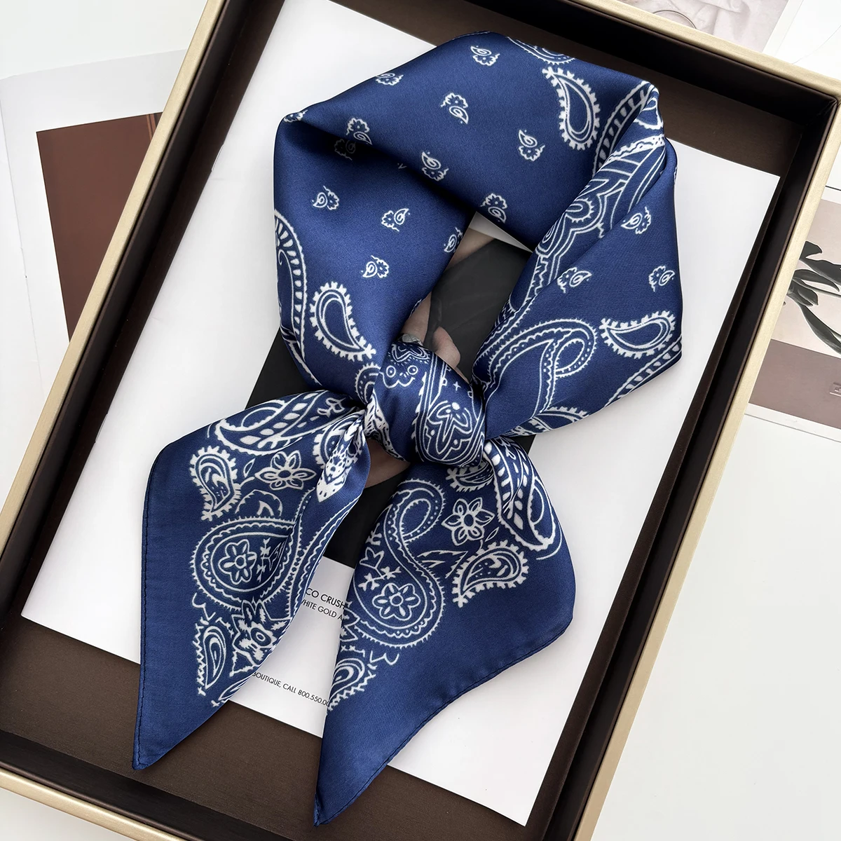 Retro Paisley-Schal, Damen-Satin-Schal, Haar- und Handtuchschal, Damen-Kopftuch, kleiner Halstuch-Schal, Hijab, Damen-Schals. – Detail 3
