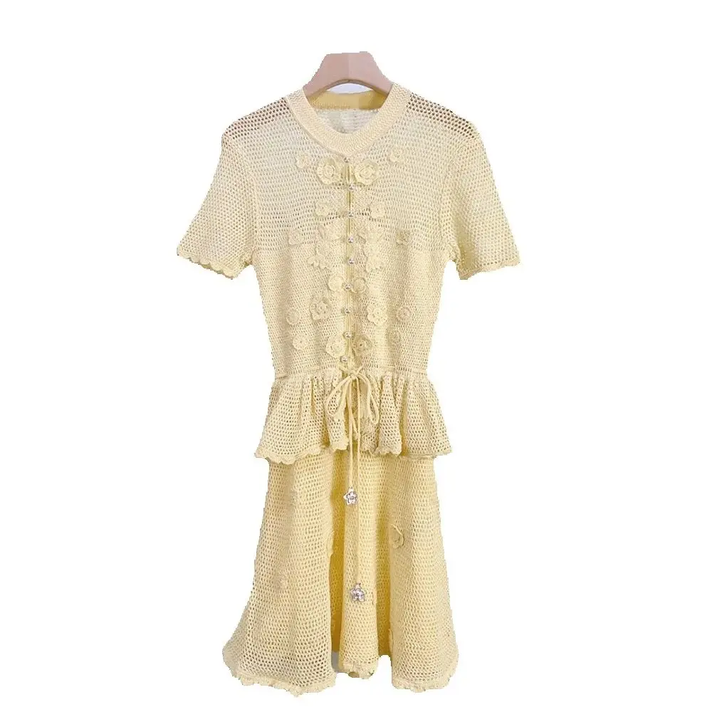 2026 Neues Ausgehöhltes Strickkleid für Damen mit Kordelzug-Taille, Rüschen, 3D-Blumen, Kurzen Ärmeln, A-Linie, Elegantes Lässiges Midi-Kleid