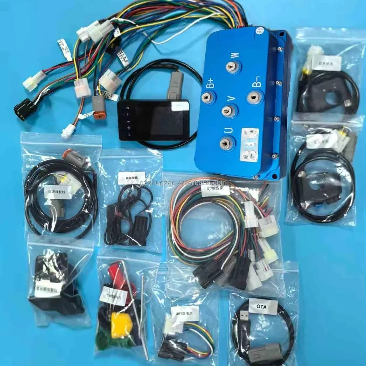 

Комплект контроллера с водяным охлаждением Mosin S120650 54KW для высокоскоростных электромотоциклов, квадроциклов и UTV с жидкостным охлаждением двигателя.