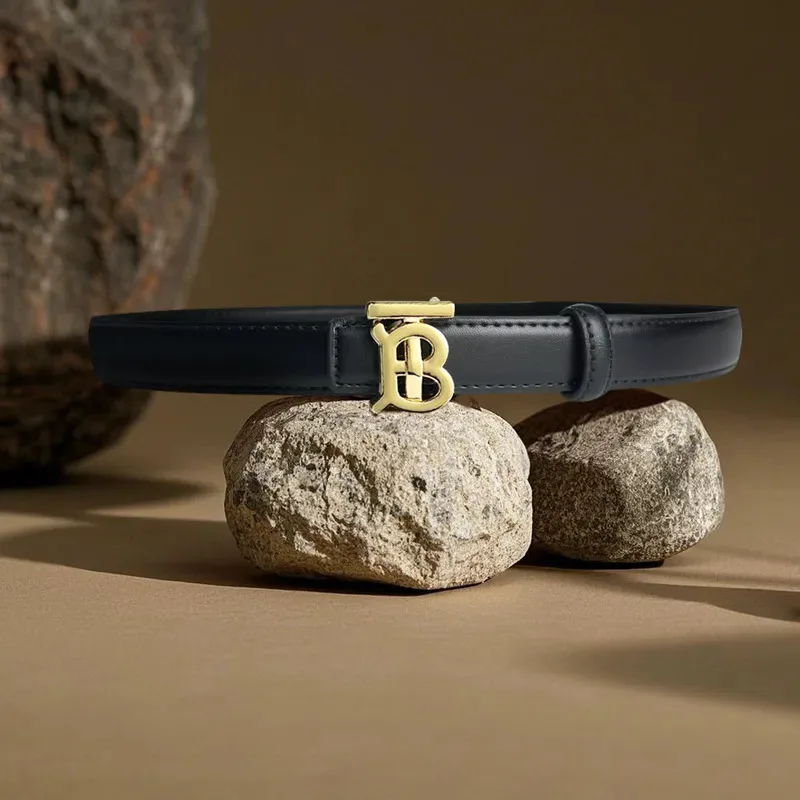 2025 Cintura per le donne Nuovo 1 pz Cintura da donna con lettera Fibbia in lega Cintura di moda Cintura per jeans per il tempo libero Cintura gonna lunga di fascia alta