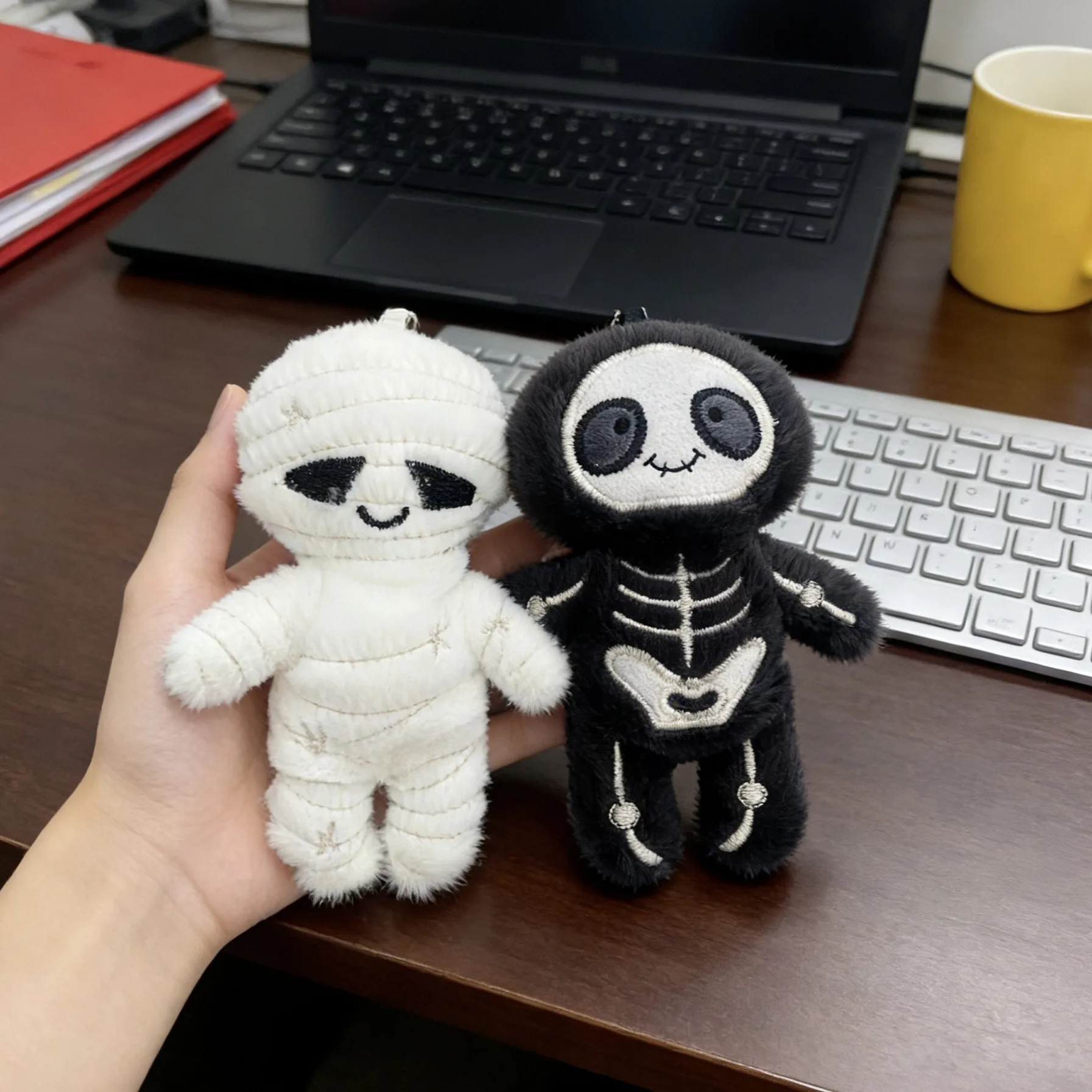 Mummy Skeleton Plush Keychain Soft Stuffed Bag Pendant Halloween Keyring Backpack Car Ornament Holiday Party Gift Bag Accessory